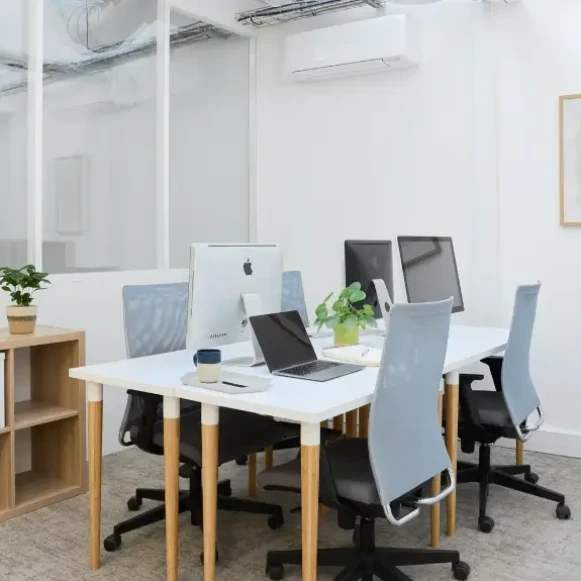 Bureau privé 12 m² 5 postes Coworking Rue du Chemin Vert Paris 75011 - photo 1