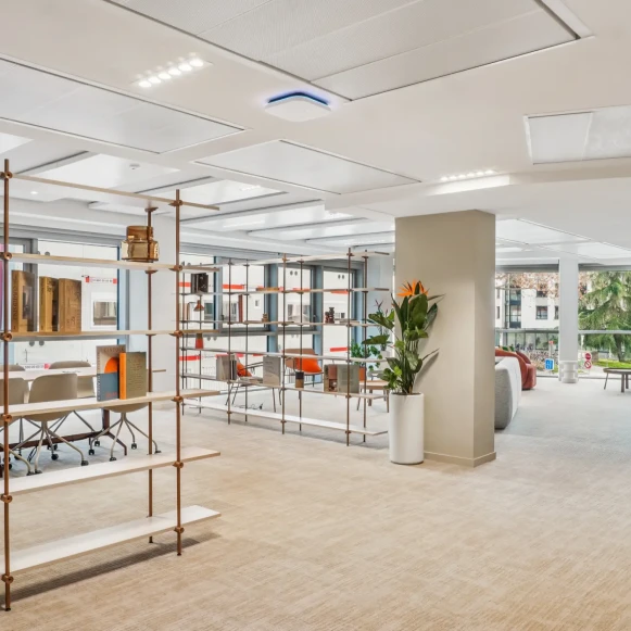 Bureau privé 55 m² 4 postes Location bureau Rue Juliette Récamier Lyon 69006 - photo 1