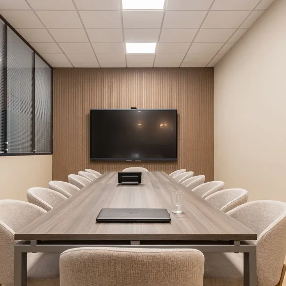 Bureau privé 16 m² 3 postes Coworking Rue des Frères Lumière Chassieu 69680 - photo 4