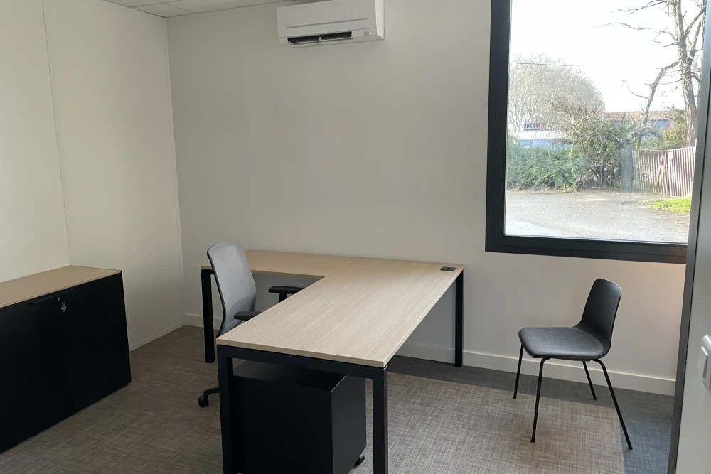 Bureau privé - 13540 - 1 poste - 600€