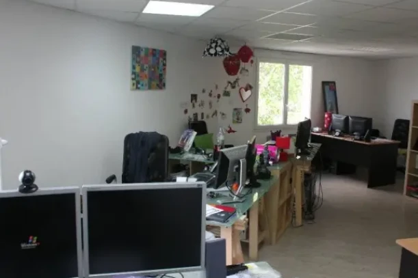 Open Space - 91170 - 3 postes - 300€