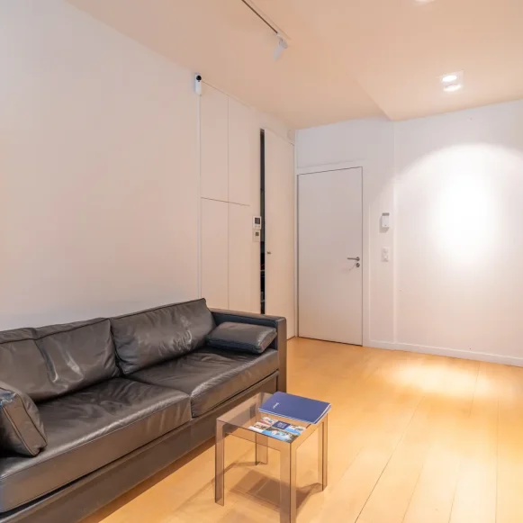 Espace indépendant 77 m² 10 postes Location bureau Rue du Faubourg Saint-Honoré Paris 75008 - photo 5