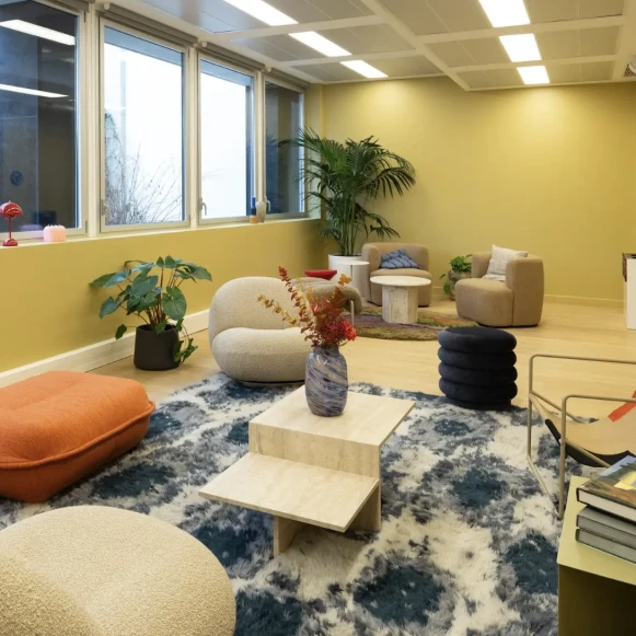 Bureau privé 15 m² 5 postes Coworking Rue Alfred Roll Paris 75017 - photo 3