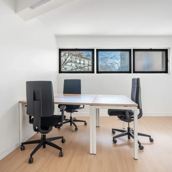 Bureau privé 15 m² 3 postes Coworking Avenue du Général Michel Bizot Paris 75012 - photo 1