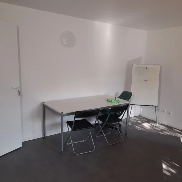 Bureau privé 18 m² 3 postes Coworking Avenue du Colonel Fabien Vitry-sur-Seine 94400 - photo 4