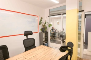 Bureau privé - 75004 - 4 postes - 1463€