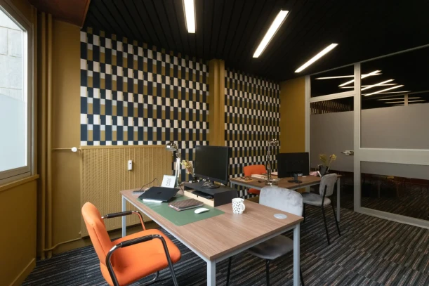 Open Space - 42100 - 5 postes - 150€