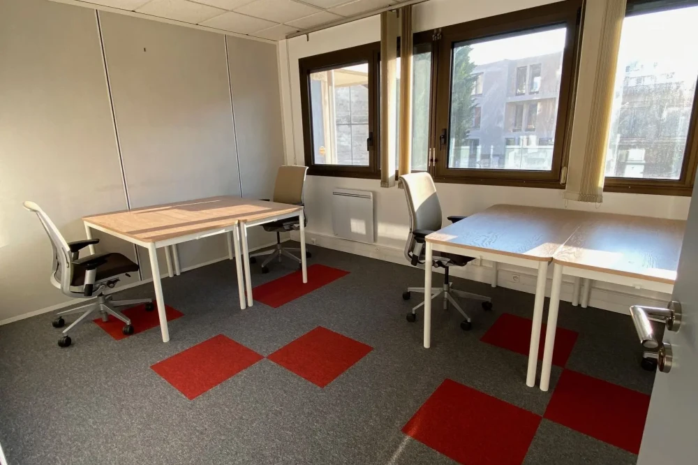 Open Space - 92400 - 4 postes - 250€