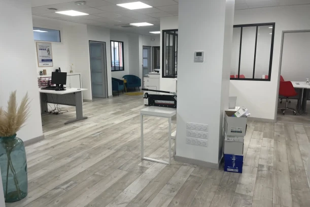Open Space - 71100 - 5 postes - 150€