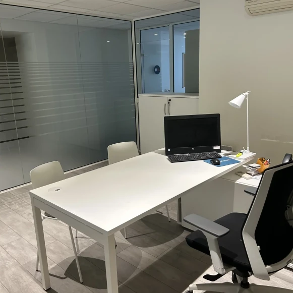 Bureau privé 18 m² 1 poste Location bureau Boulevard de la République Agen 47000 - photo 1