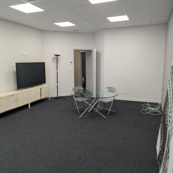 Bureau privé 50 m² 10 postes Coworking Rue Charles Sanglier Orléans 45000 - photo 2