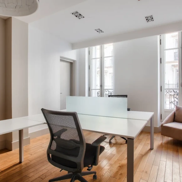 Bureau privé 120 m² 15 postes Coworking Rue de Forbin Marseille 13002 - photo 7