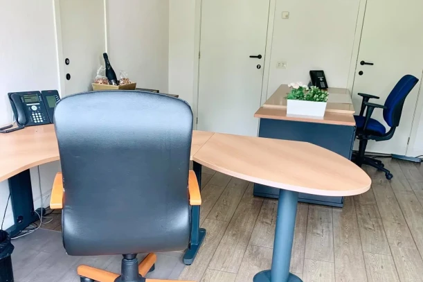 Bureau privé - 1040 - 2 postes - 800€