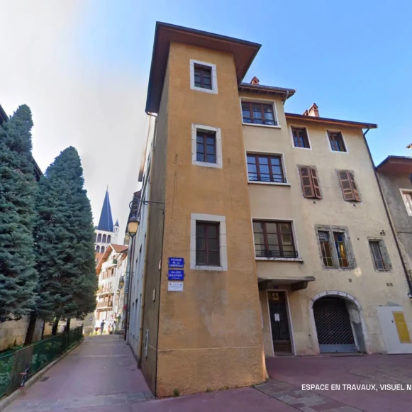 Bureau privé 43 m² 12 postes Coworking Passage de la Cathédrale Annecy 74000 - photo 2
