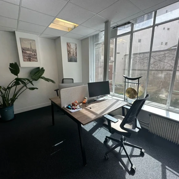 Open Space  6 postes Location bureau Rue La Fayette Paris 75010 - photo 5