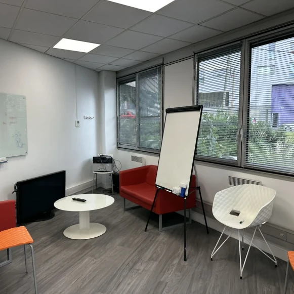 Bureau privé 99 m² 12 postes Location bureau Boulevard des Bouvets Nanterre 92000 - photo 6