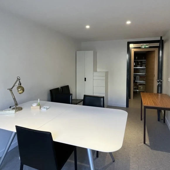 Bureau privé 19 m² 4 postes Coworking Boulevard Victor Hugo Montpellier 34000 - photo 1