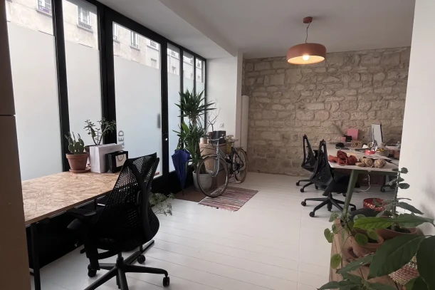Open Space - 75010 - 2 postes - 350€