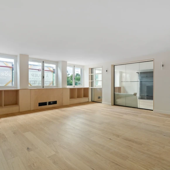 Espace indépendant 325 m² 36 postes Location bureau Cours Albert 1er Paris 75008 - photo 1