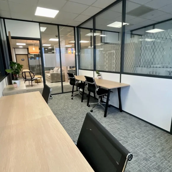 Bureau privé 12 m² 4 postes Location bureau Boulevard des Bouvets Nanterre 92000 - photo 1
