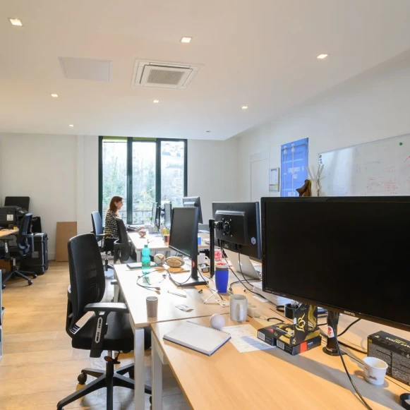 Bureau privé 75 m² 14 postes Coworking Rue Desnouettes Paris 75015 - photo 1