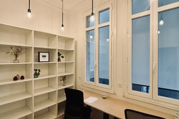 Bureau privé - 33000 - 2 postes - 800€