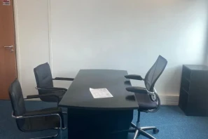 Bureau privé - 92600 - 3 postes - 900€