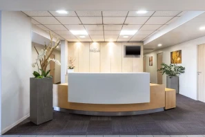 Bureau privé - 06200 - 7 postes - 2275€