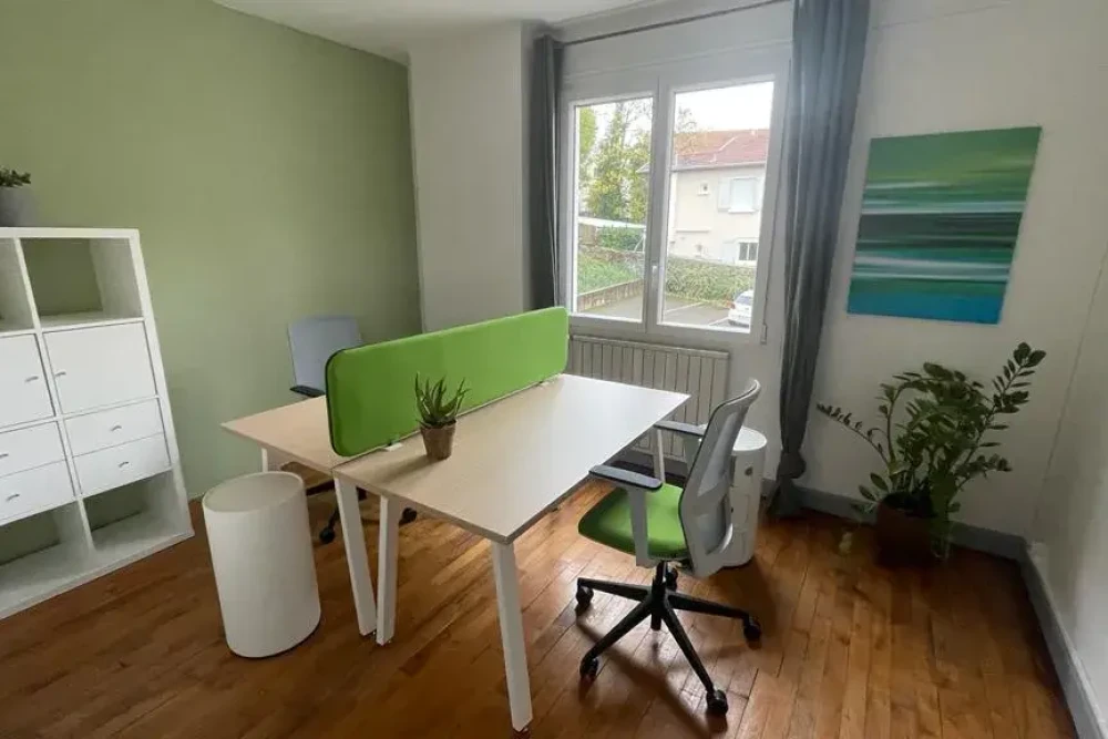 Open Space - 25000 - 8 postes - 250€