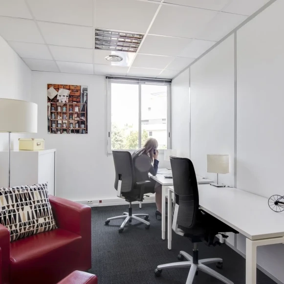 Bureau privé 15 m² 3 postes Coworking Rue Baden Powell Montpellier 34000 - photo 9