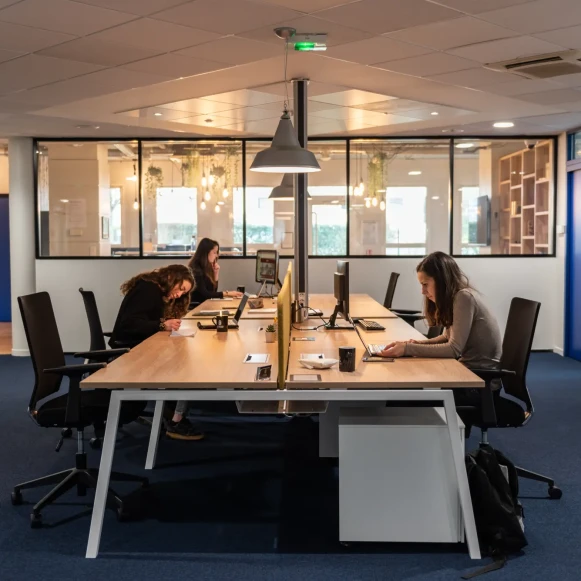 Bureau privé 27 m² 6 postes Coworking Rue Pierre Joseph Colin Rennes 35000 - photo 5