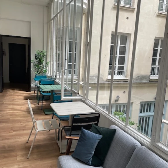 Bureau privé 9 m² 2 postes Location bureau Rue Godot de Mauroy Paris 75009 - photo 4