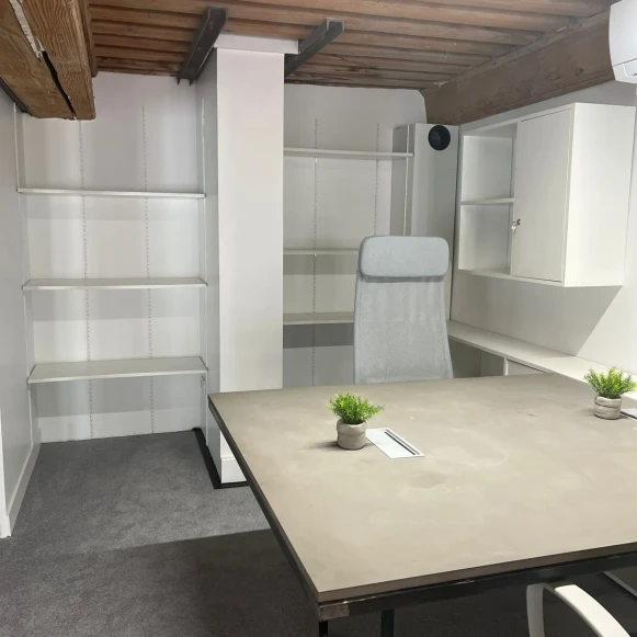 Bureau privé 20 m² 4 postes Coworking Rue Imbert-Colomès Lyon 69001 - photo 3