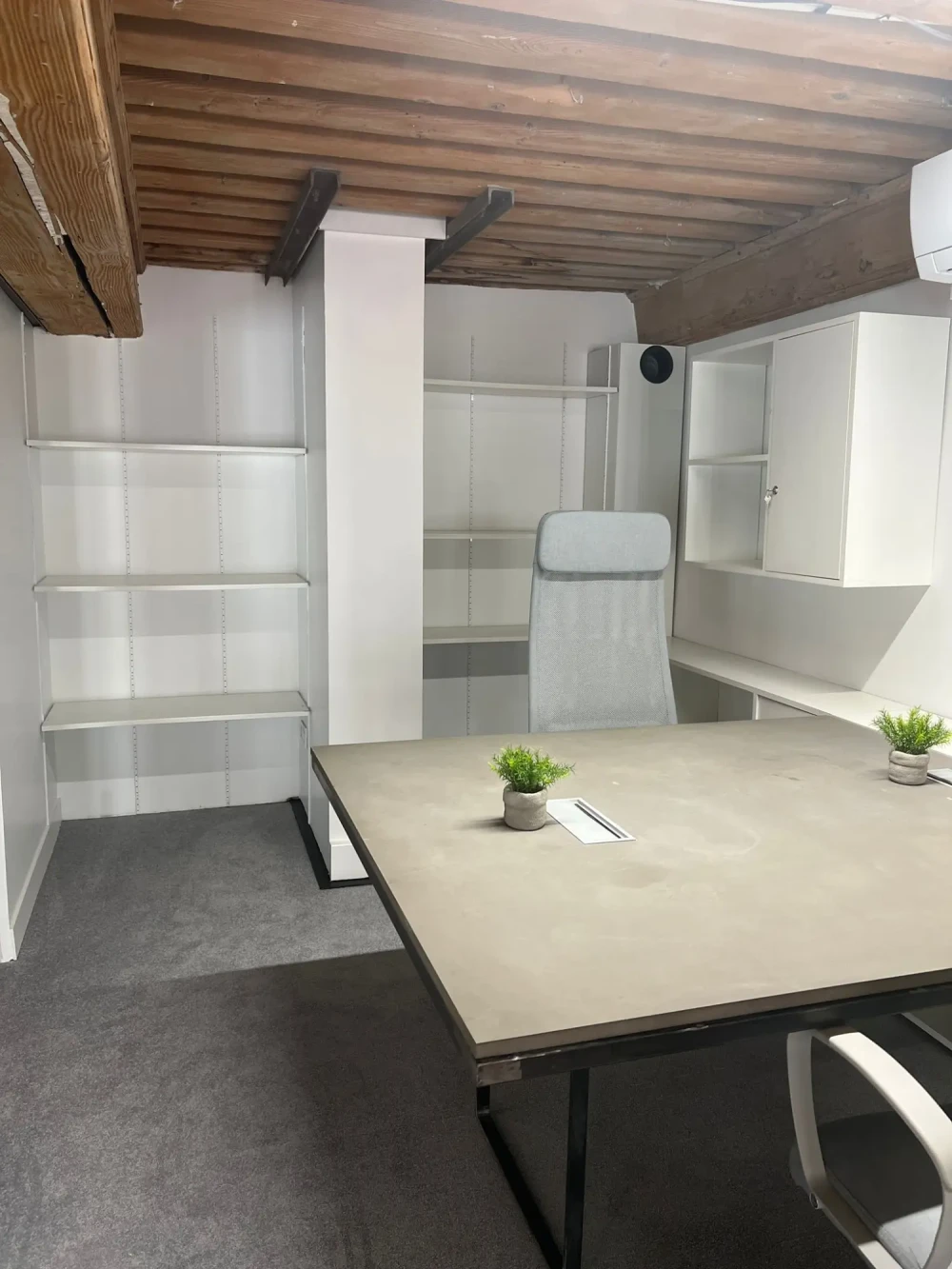 Bureau privé - 69001 - 4 postes - 1500€