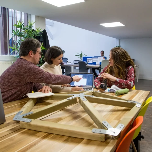 Open Space  1 poste Location bureau Rue Saint-Louis en l'Île Paris 75004 - photo 3