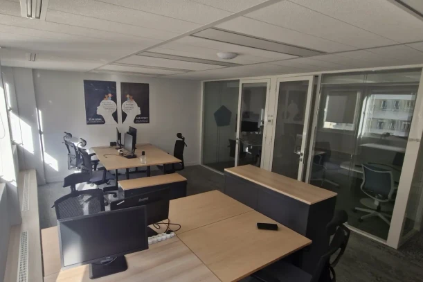 Open Space - 75013 - 8 postes - 320€