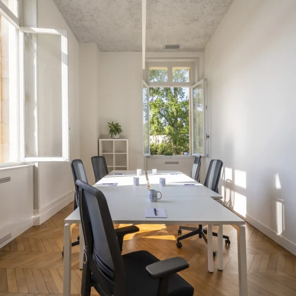 Bureau privé 20 m² 6 postes Coworking Rue Francis Jammes Biarritz 64200 - photo 2