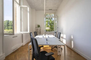 Bureau privé - 64200 - 6 postes - 2400€