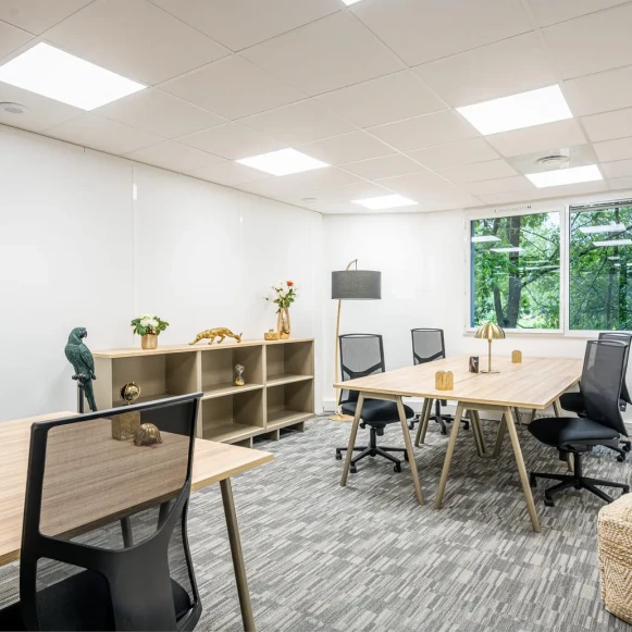 Bureau privé 31 m² 6 postes Coworking Rue Thomas Edison Le Mans 72650 - photo 1