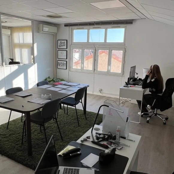 Bureau privé 45 m² 8 postes Coworking Avenue de Saint-Antoine Marseille 13015 - photo 1