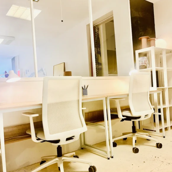 Bureau privé 68 m² 8 postes Location bureau Rue Lamartine Paris 75009 - photo 8