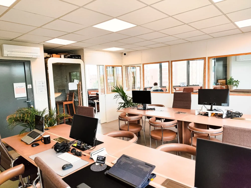 Open Space - 94340 - 16 postes - 289€