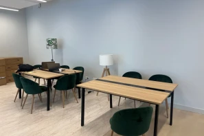 Open Space - 67000 - 12 postes - 200€