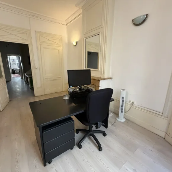Bureau privé 16 m² 1 poste Location bureau Rue Ferrandière Lyon 69002 - photo 2