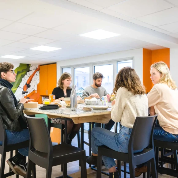 Open Space  30 postes Coworking Cours Balguerie Stuttenberg Bordeaux 33300 - photo 2