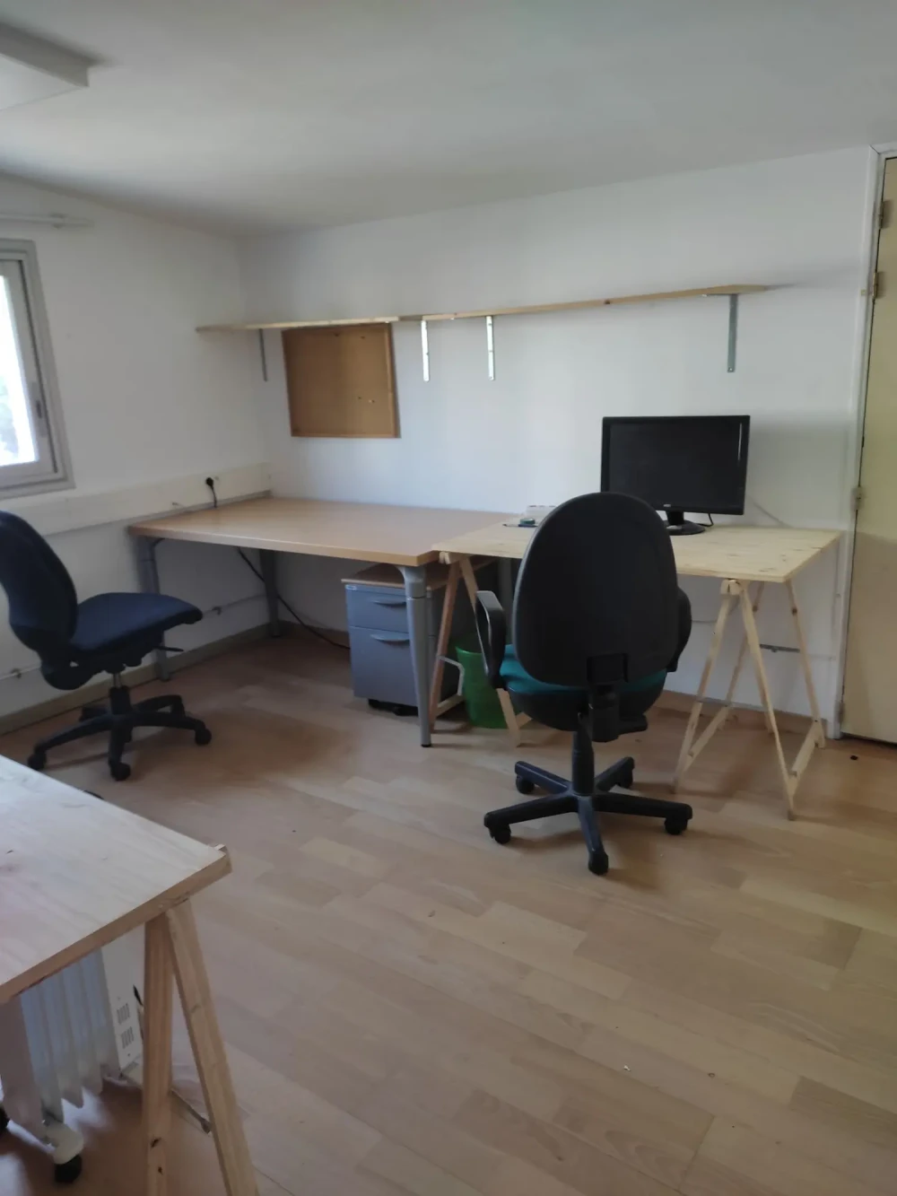 Open Space - 49100 - 2 postes - 180€