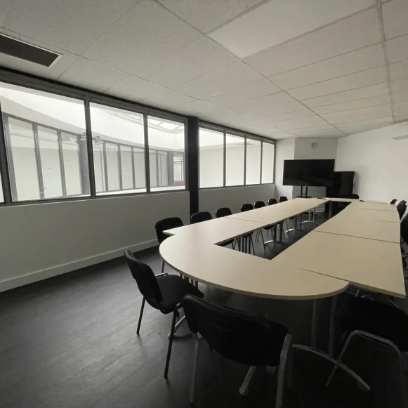 Bureau privé 45 m² 10 postes Location bureau Allée du Grand Coquille Saint-Jean-de-Braye 45800 - photo 1