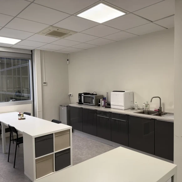 Open Space  6 postes Location bureau Rue Andras Beck Meudon 92360 - photo 2