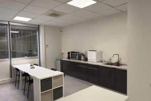 Open Space - 92360 - 6 postes - 350€