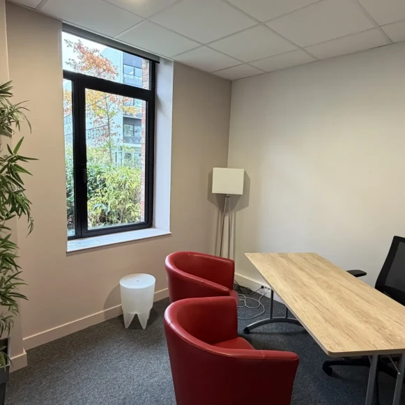 Bureau privé 11 m² 2 postes Coworking Chemin du Moulin Carron Dardilly 69570 - photo 1